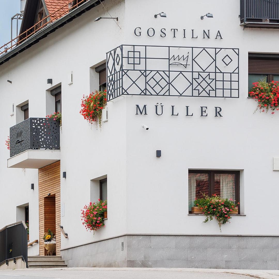 ホテル Gostilna Mueller Črnomelj エクステリア 写真